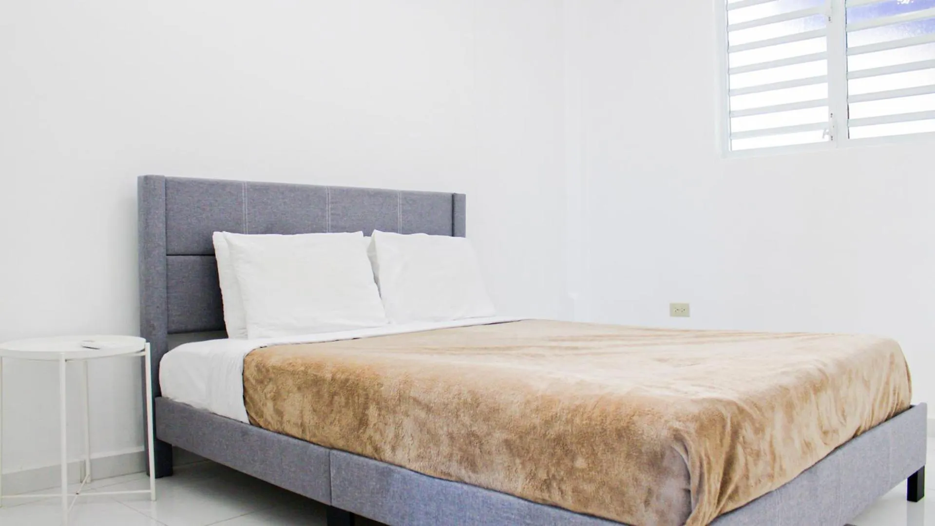 Arecibo Hotel 2107 דירה