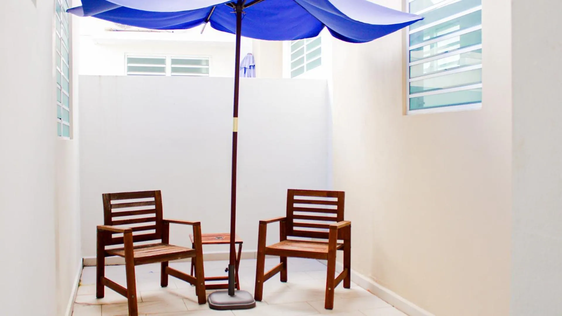 Arecibo Hotel 2107